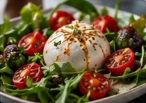Salad with burrata, cherry tomatoes and rocket